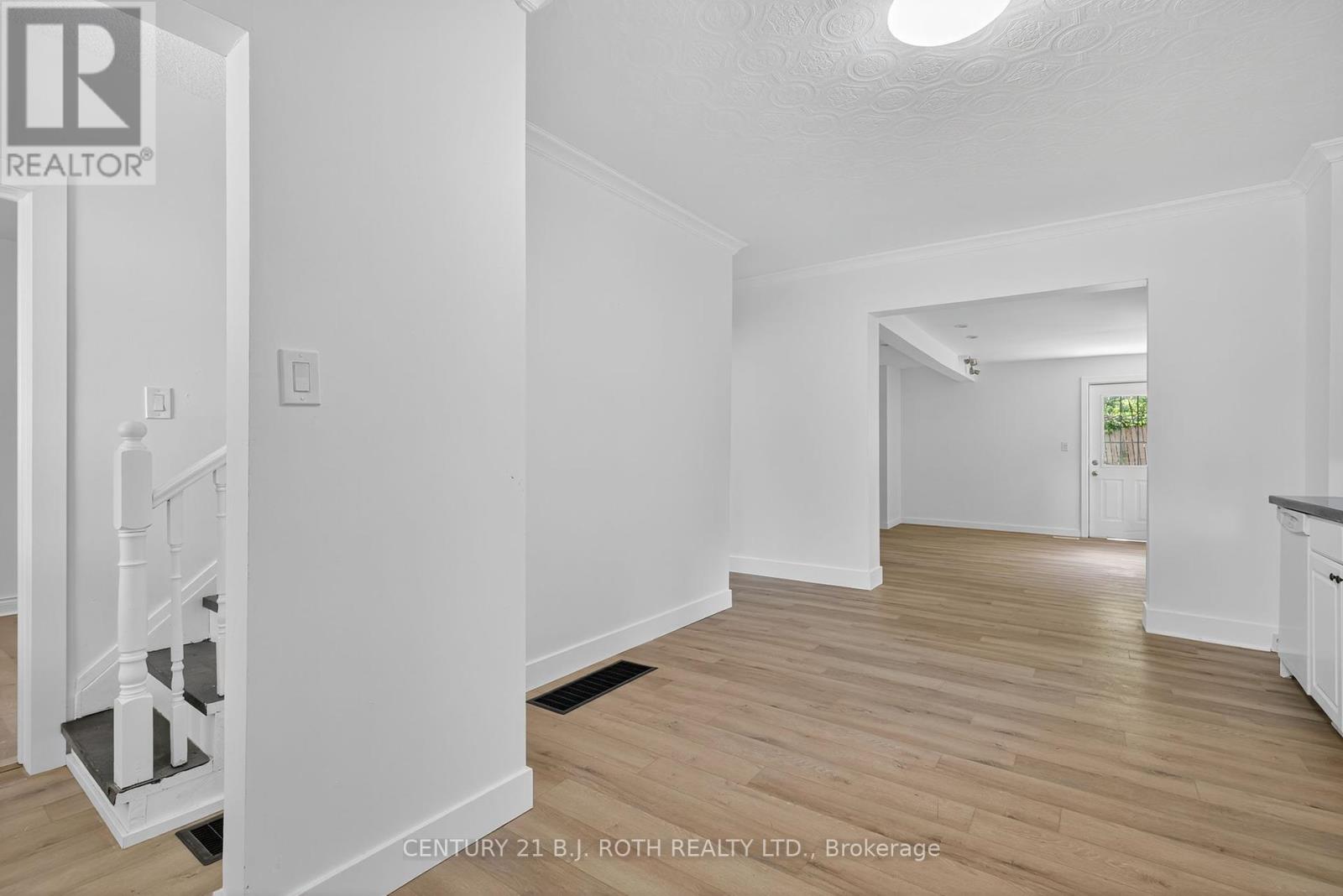 Photo 6 of 153 Laclie Street, Orillia ON