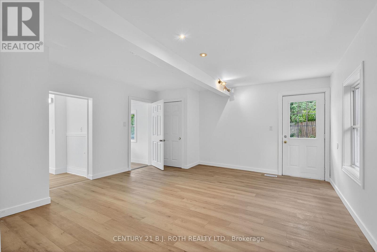 Photo 11 of 153 Laclie Street, Orillia ON