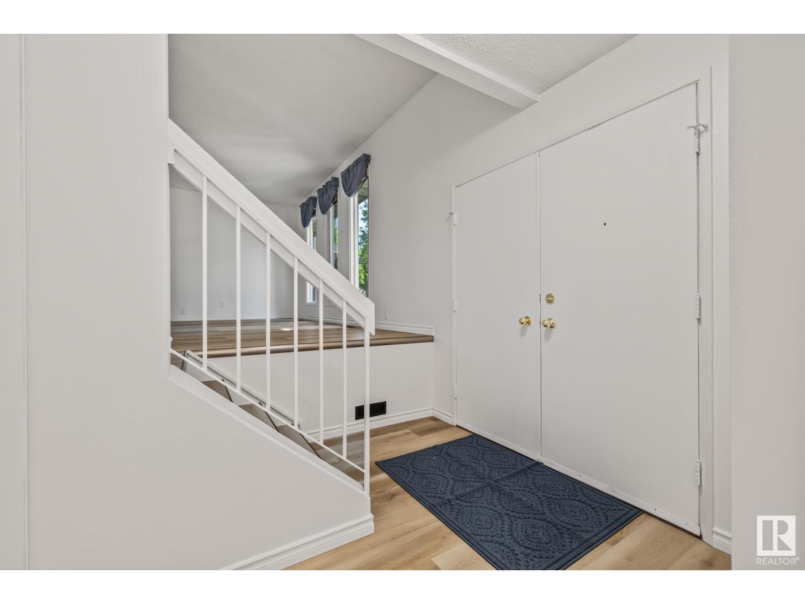 Single Family House for Sale in  BUTTERFIELD CR St. Albert 