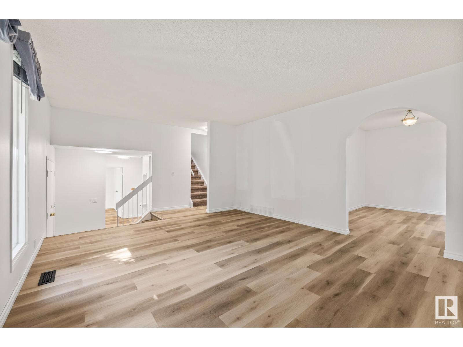 Single Family House for Sale in  BUTTERFIELD CR St. Albert 