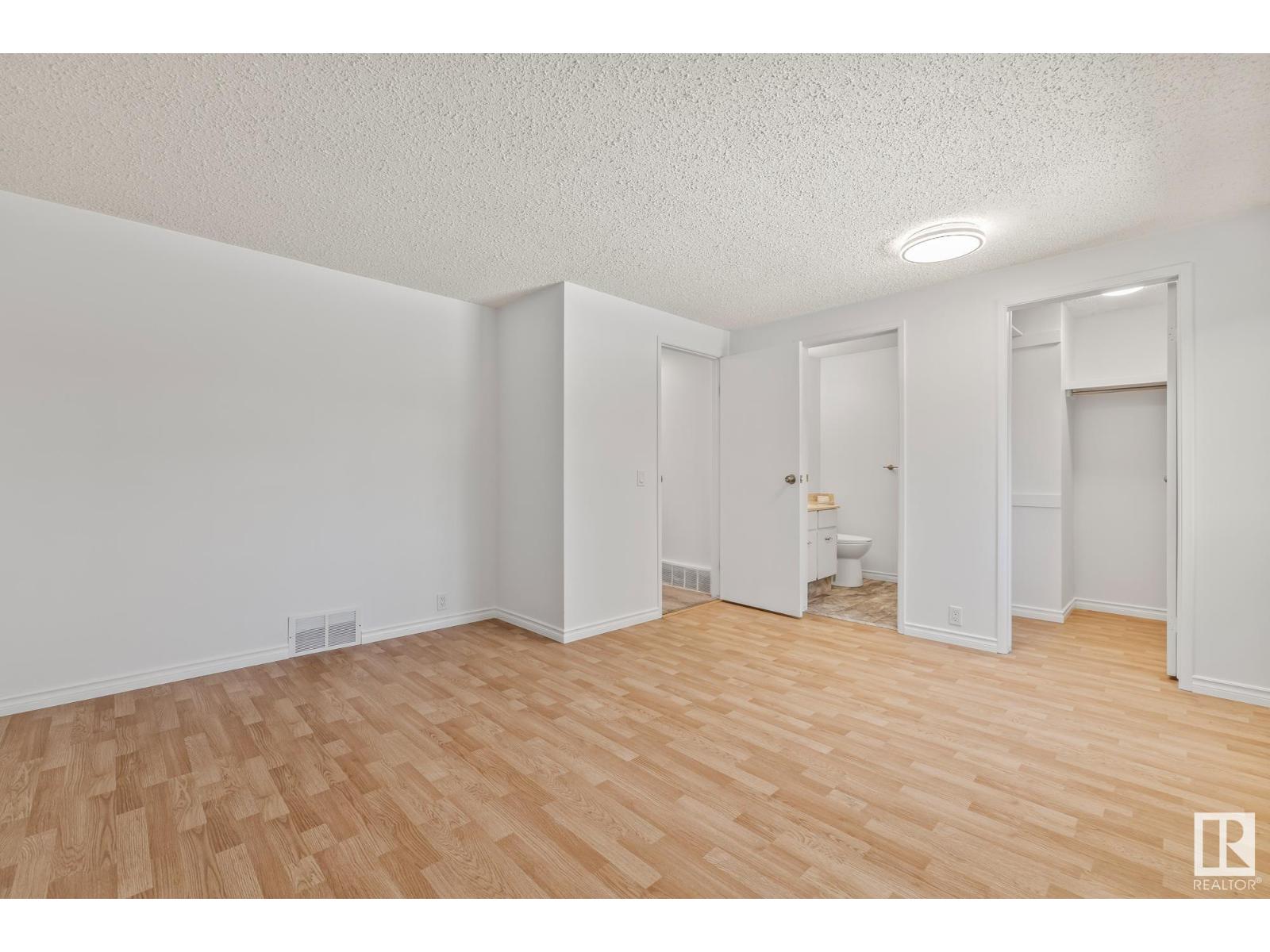 Single Family House for Sale in  BUTTERFIELD CR St. Albert 