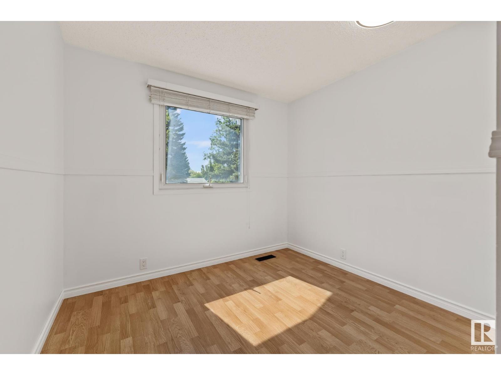 Single Family House for Sale in  BUTTERFIELD CR St. Albert 