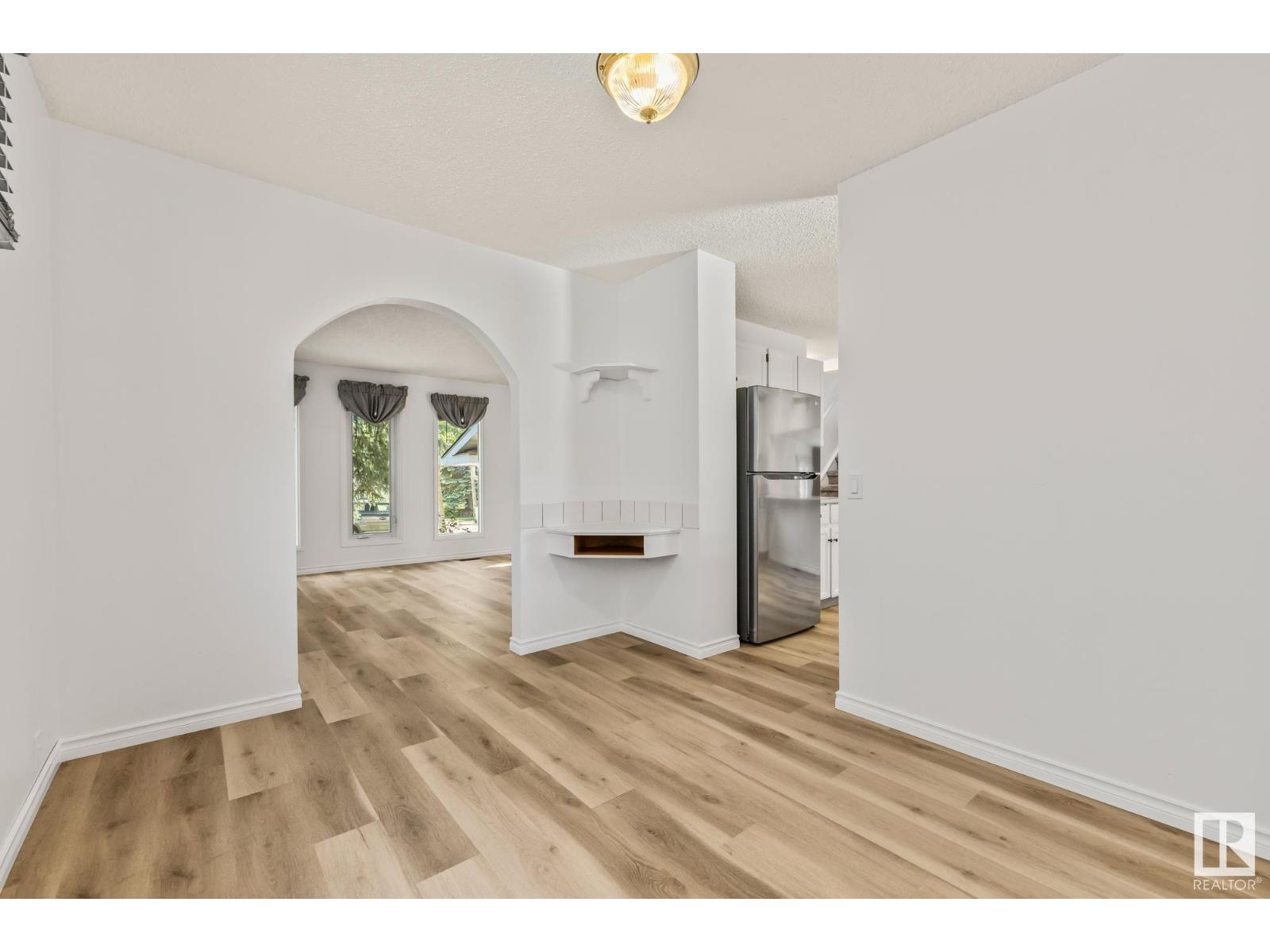 Single Family House for Sale in  BUTTERFIELD CR St. Albert 