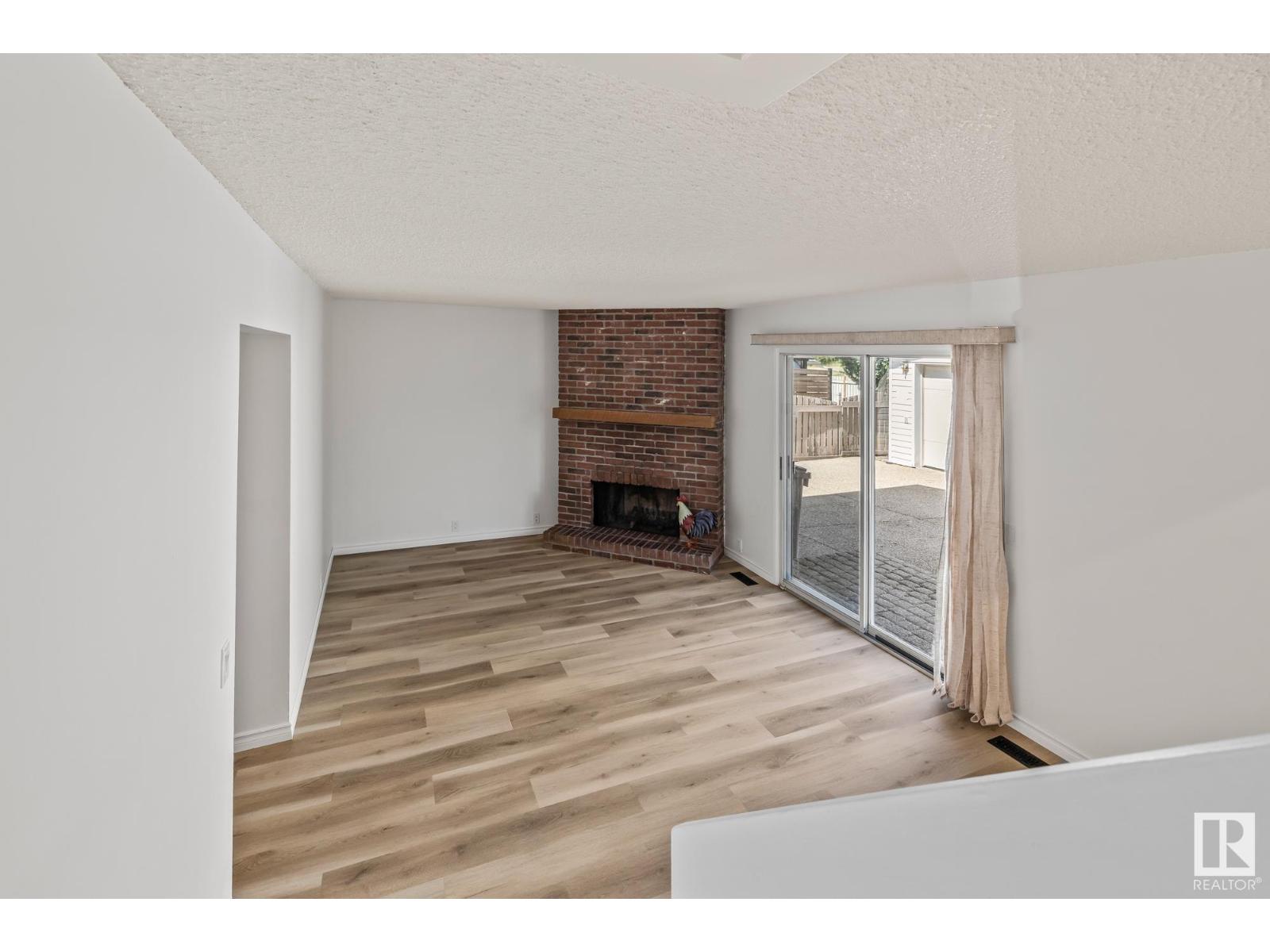 Single Family House for Sale in  BUTTERFIELD CR St. Albert 