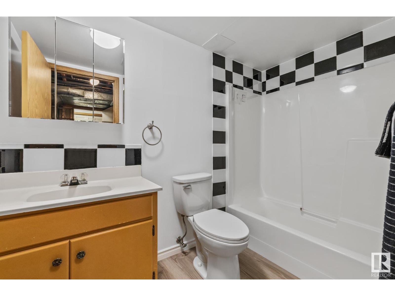 Single Family House for Sale in  BUTTERFIELD CR St. Albert 