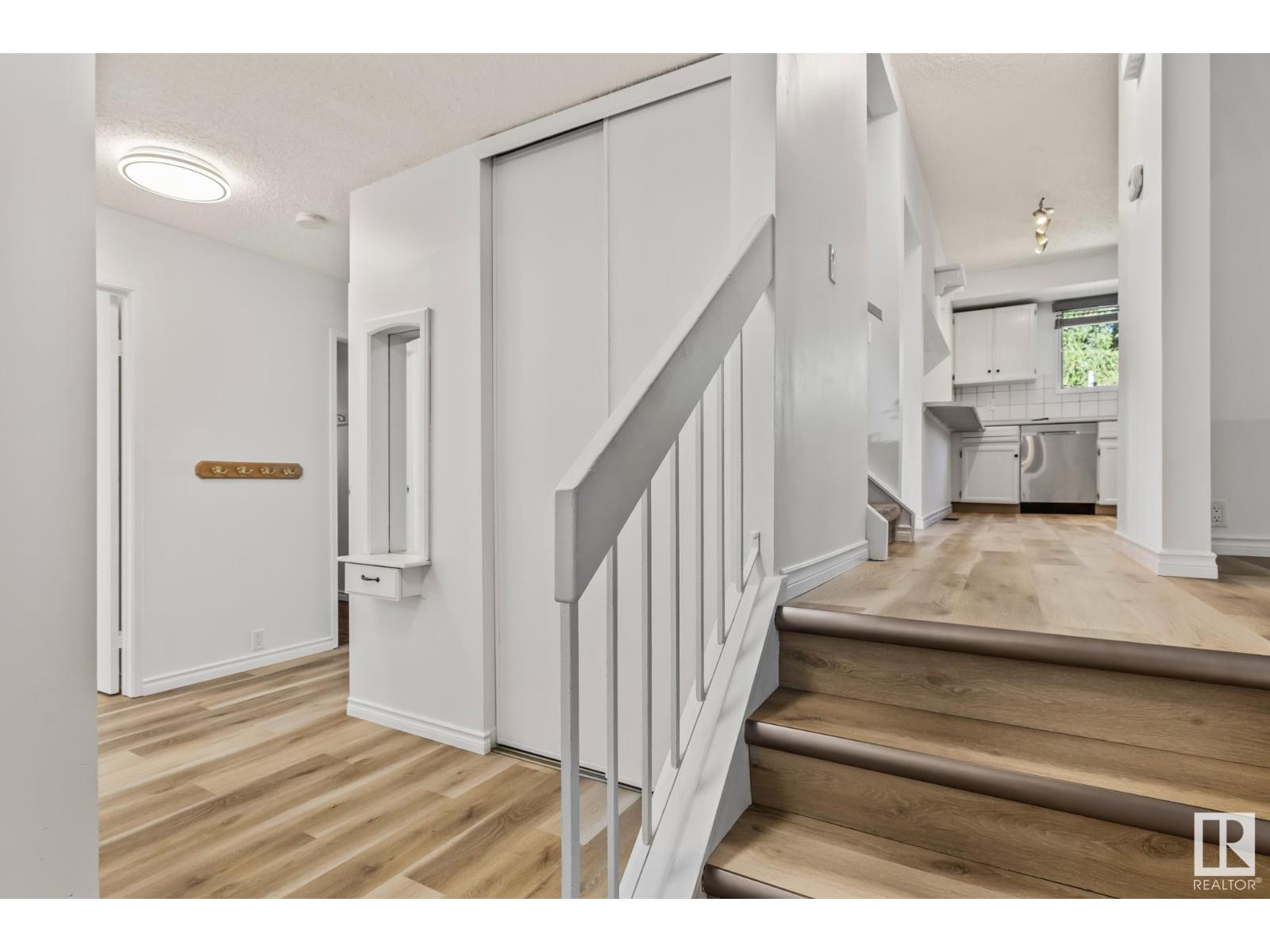 Single Family House for Sale in  BUTTERFIELD CR St. Albert 