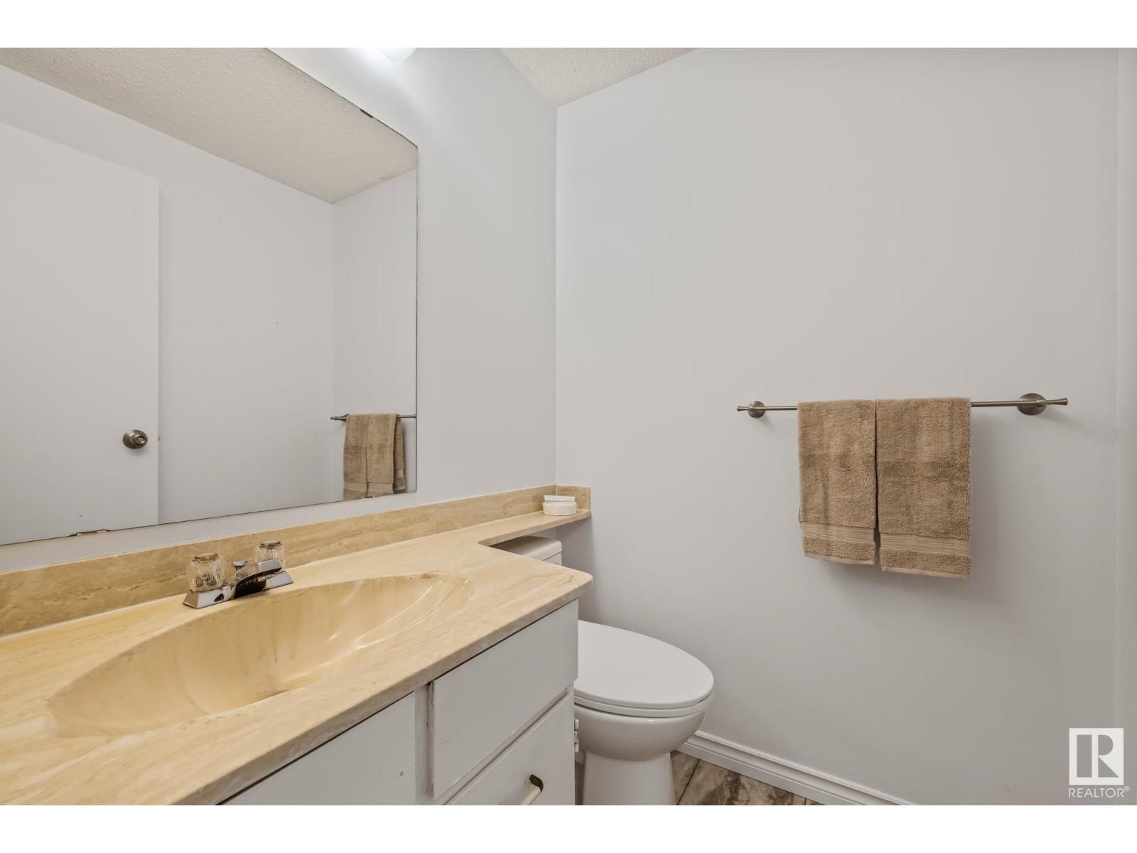 Single Family House for Sale in  BUTTERFIELD CR St. Albert 