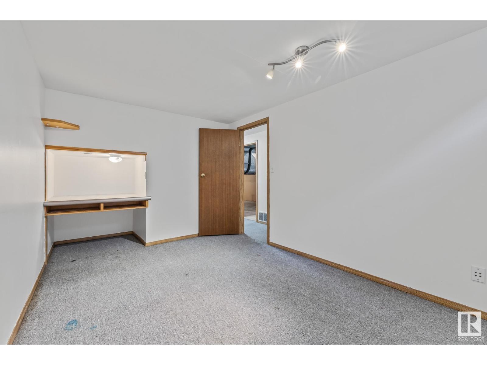 Single Family House for Sale in  BUTTERFIELD CR St. Albert 