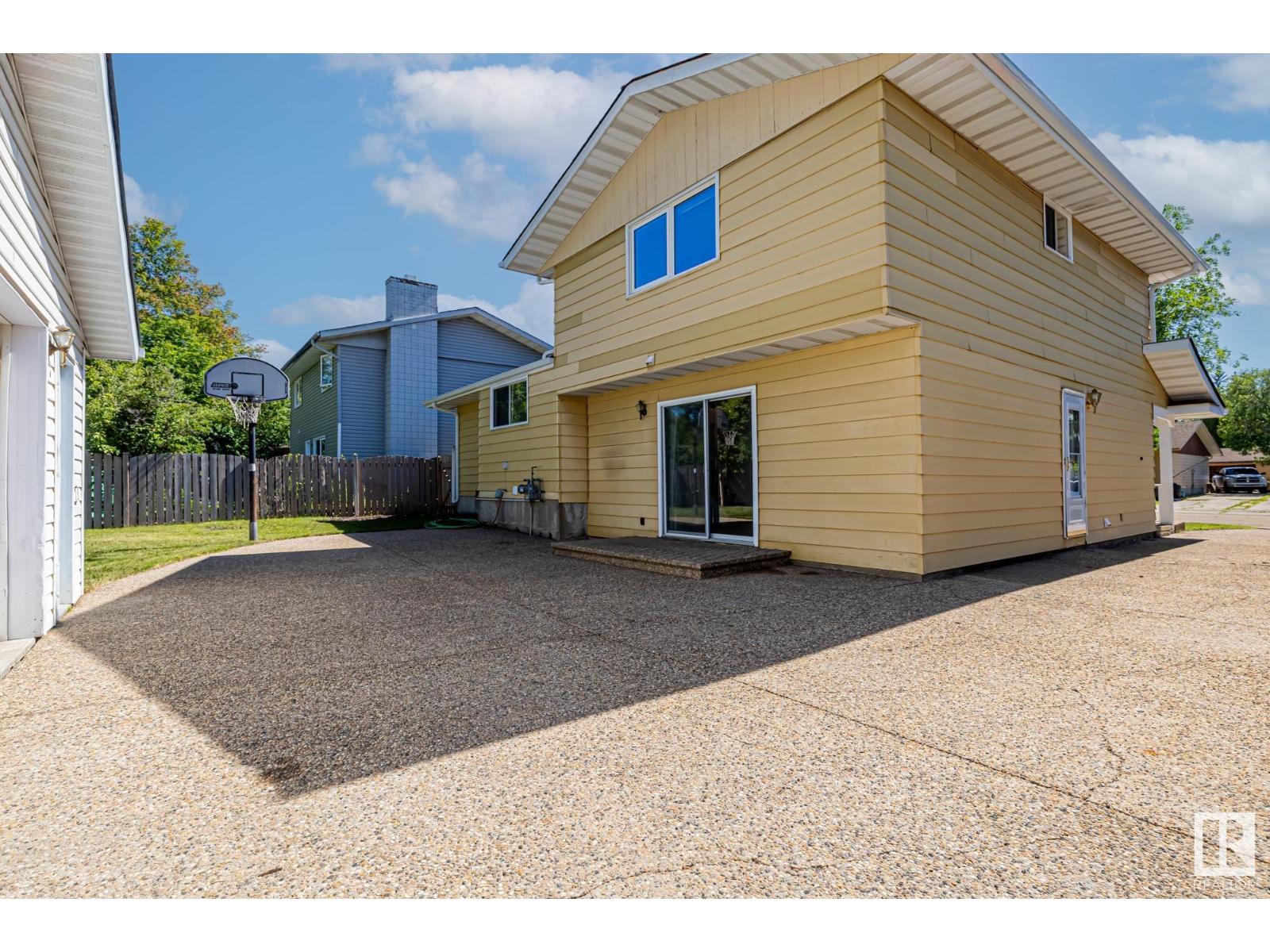 Single Family House for Sale in  BUTTERFIELD CR St. Albert 
