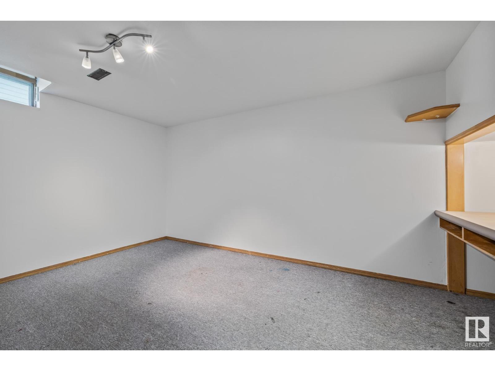 Single Family House for Sale in  BUTTERFIELD CR St. Albert 