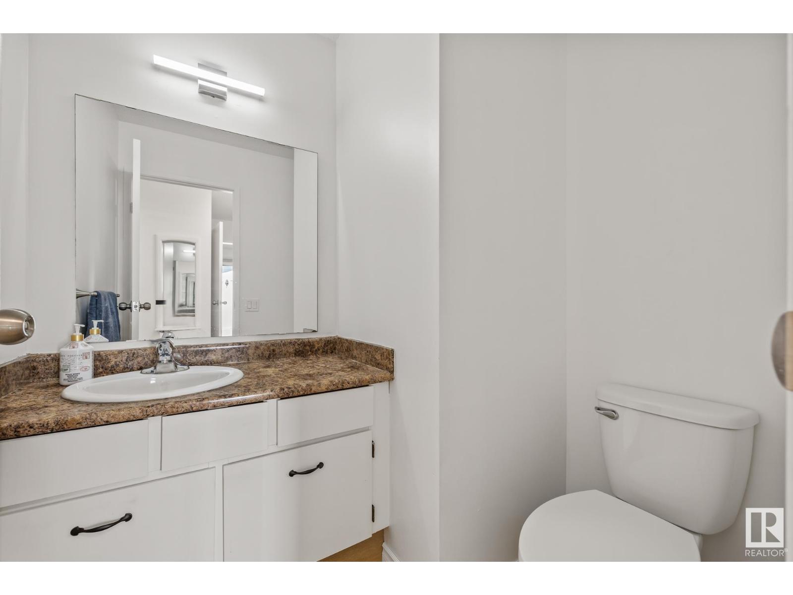 Single Family House for Sale in  BUTTERFIELD CR St. Albert 