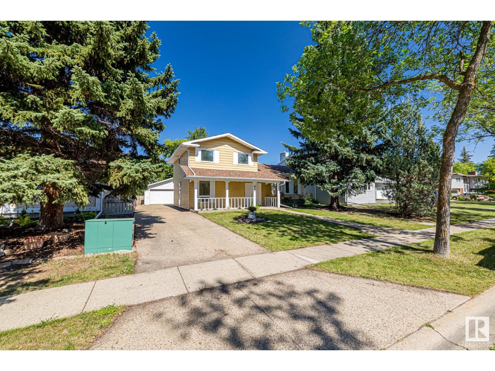 Single Family House for Sale in  BUTTERFIELD CR St. Albert 