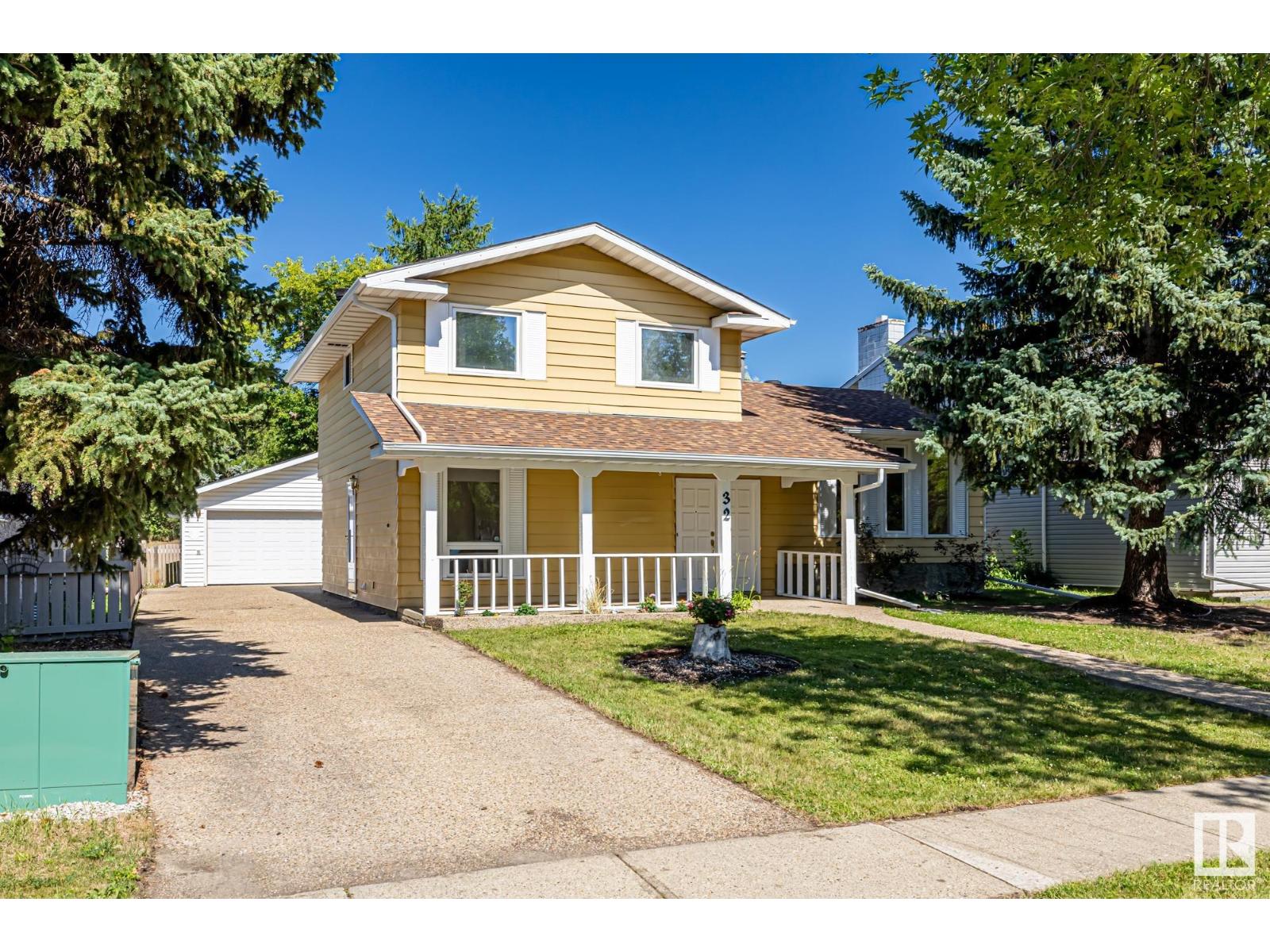 Single Family House for Sale in  BUTTERFIELD CR St. Albert 