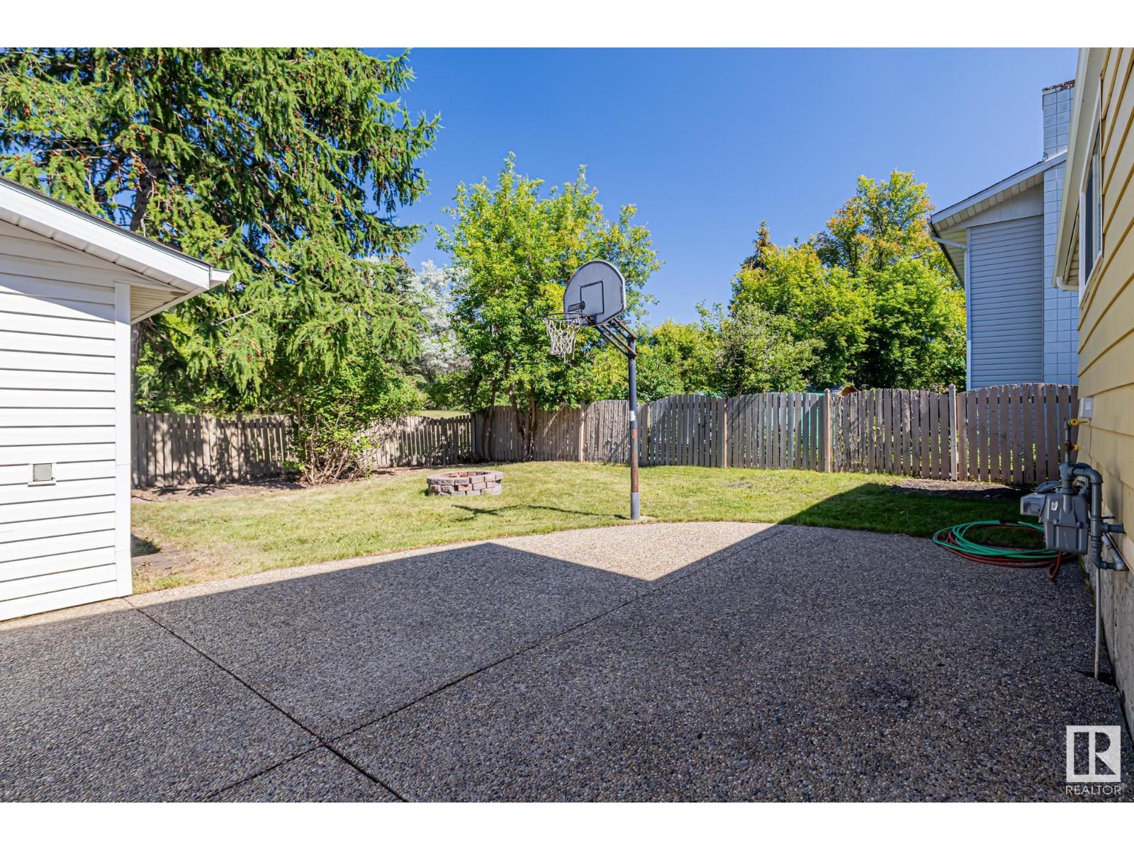 Single Family House for Sale in  BUTTERFIELD CR St. Albert 