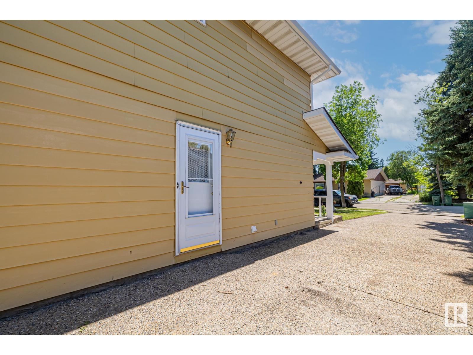 Single Family House for Sale in  BUTTERFIELD CR St. Albert 