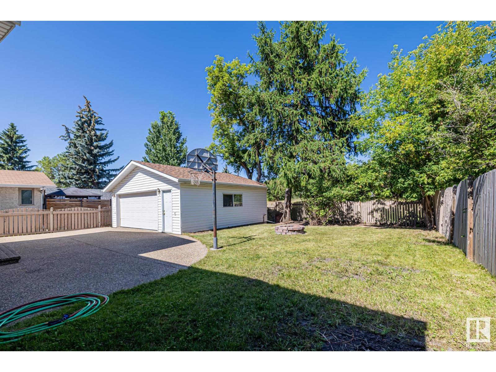 Single Family House for Sale in  BUTTERFIELD CR St. Albert 