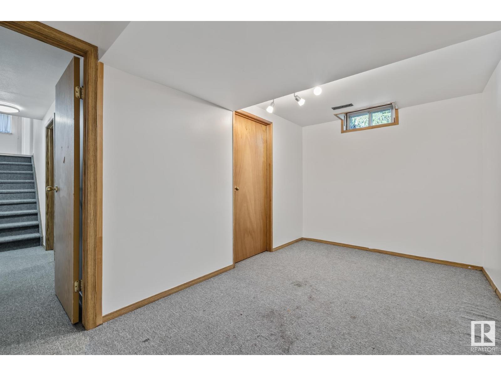 Single Family House for Sale in  BUTTERFIELD CR St. Albert 