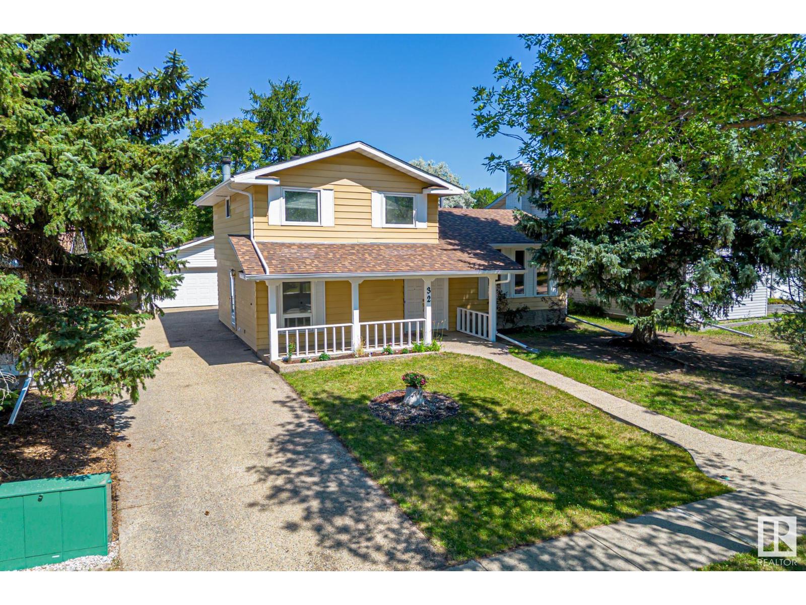 Single Family House for Sale in  BUTTERFIELD CR St. Albert 