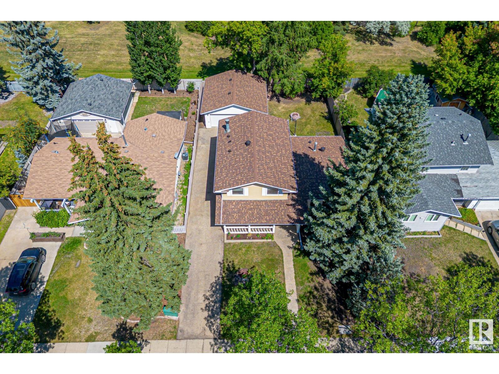 Single Family House for Sale in  BUTTERFIELD CR St. Albert 
