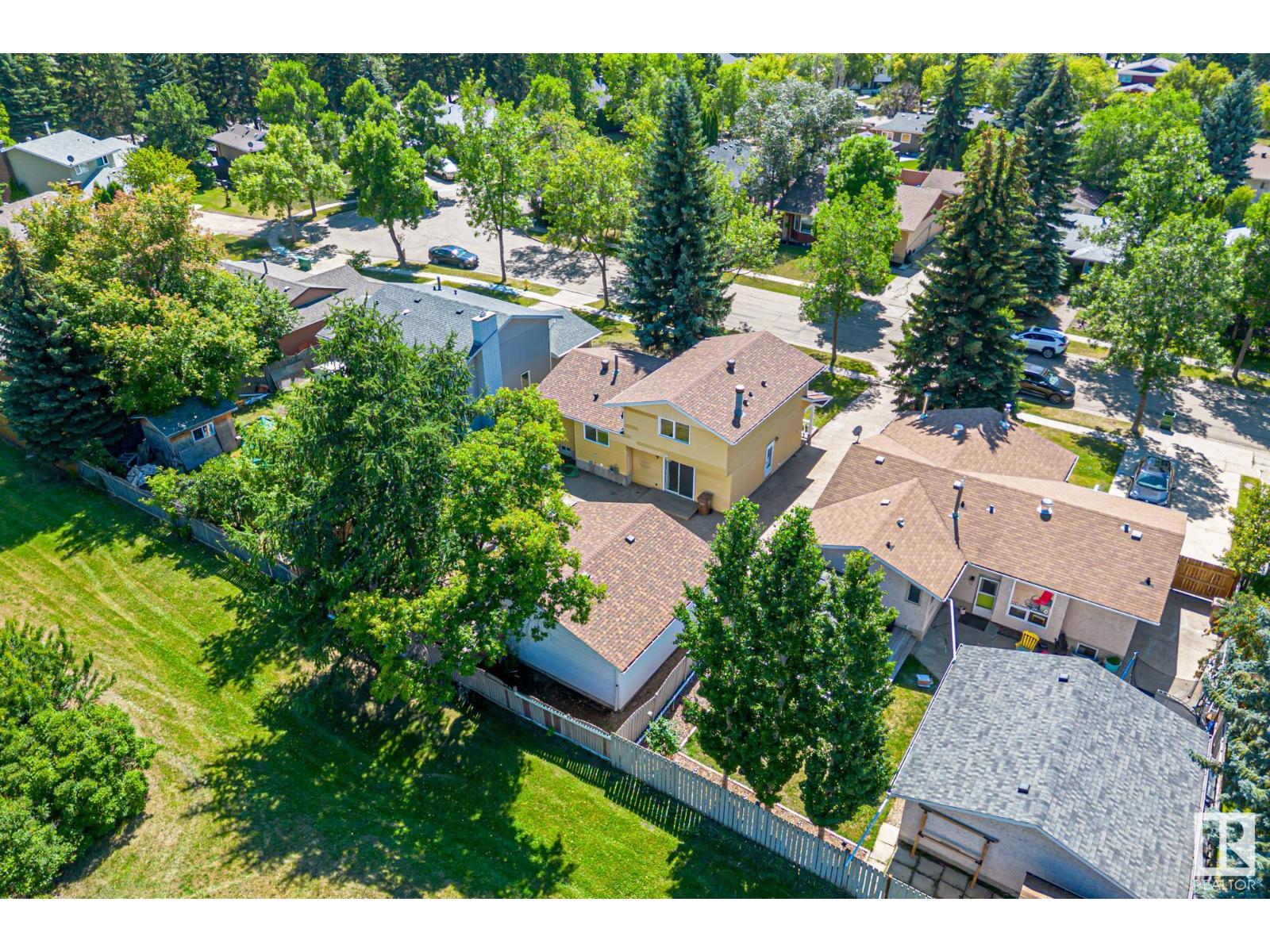 Single Family House for Sale in  BUTTERFIELD CR St. Albert 