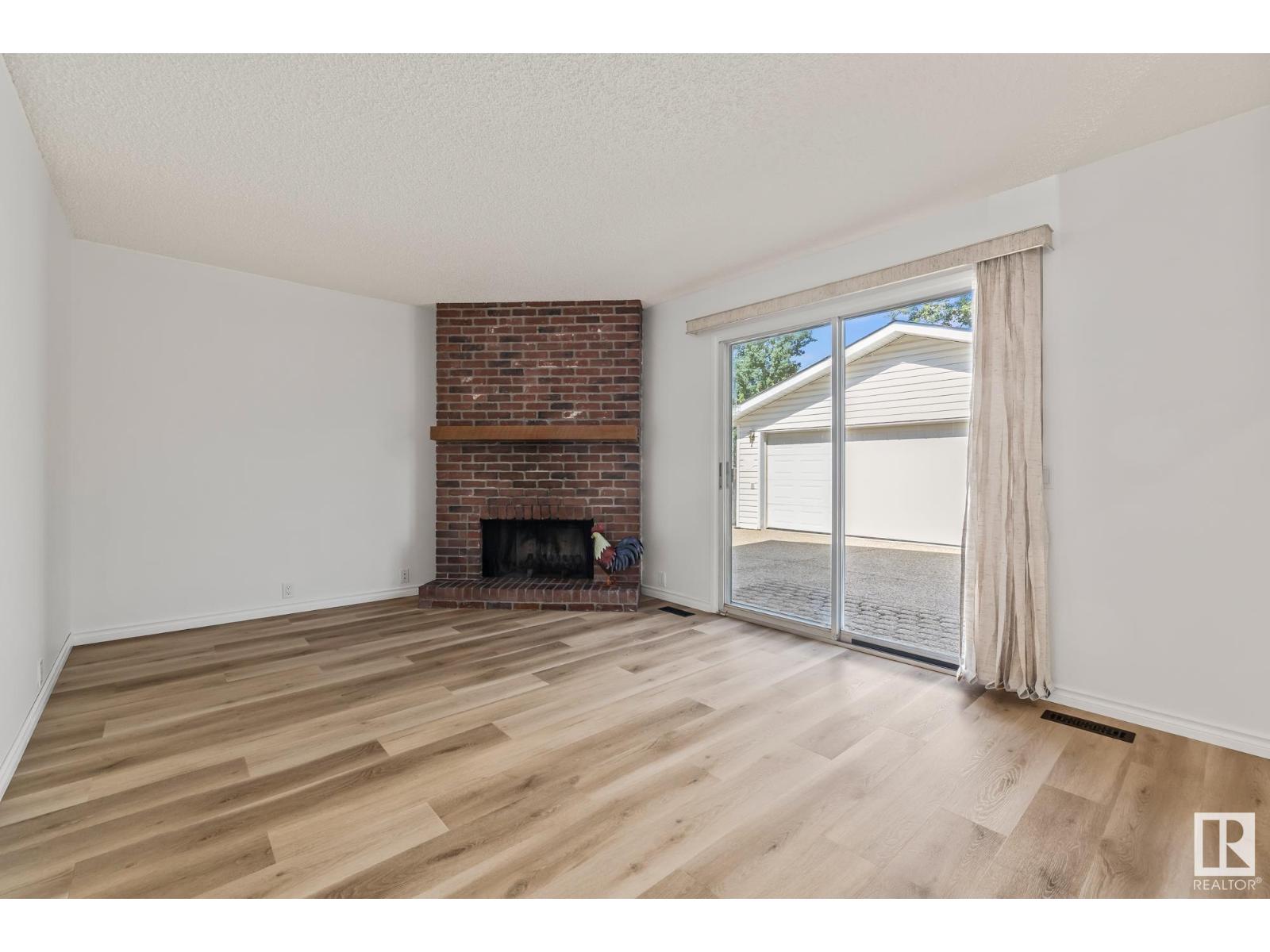 Single Family House for Sale in  BUTTERFIELD CR St. Albert 