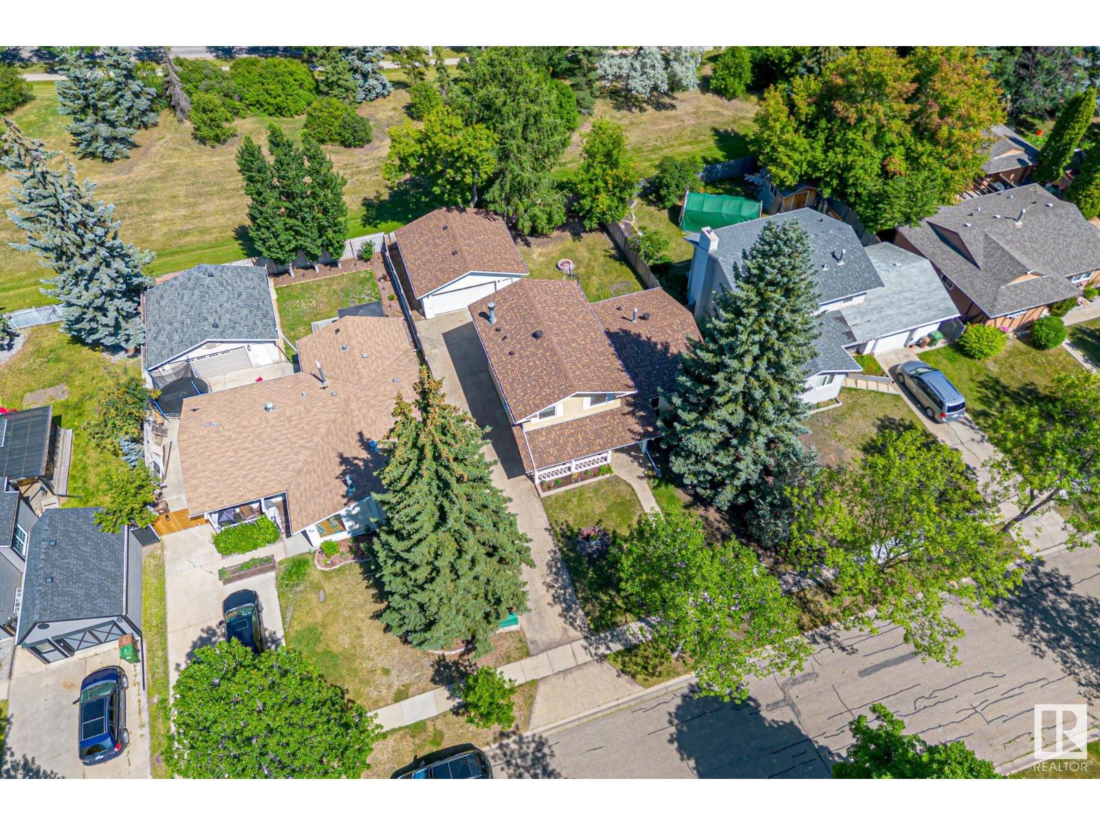 Single Family House for Sale in  BUTTERFIELD CR St. Albert 