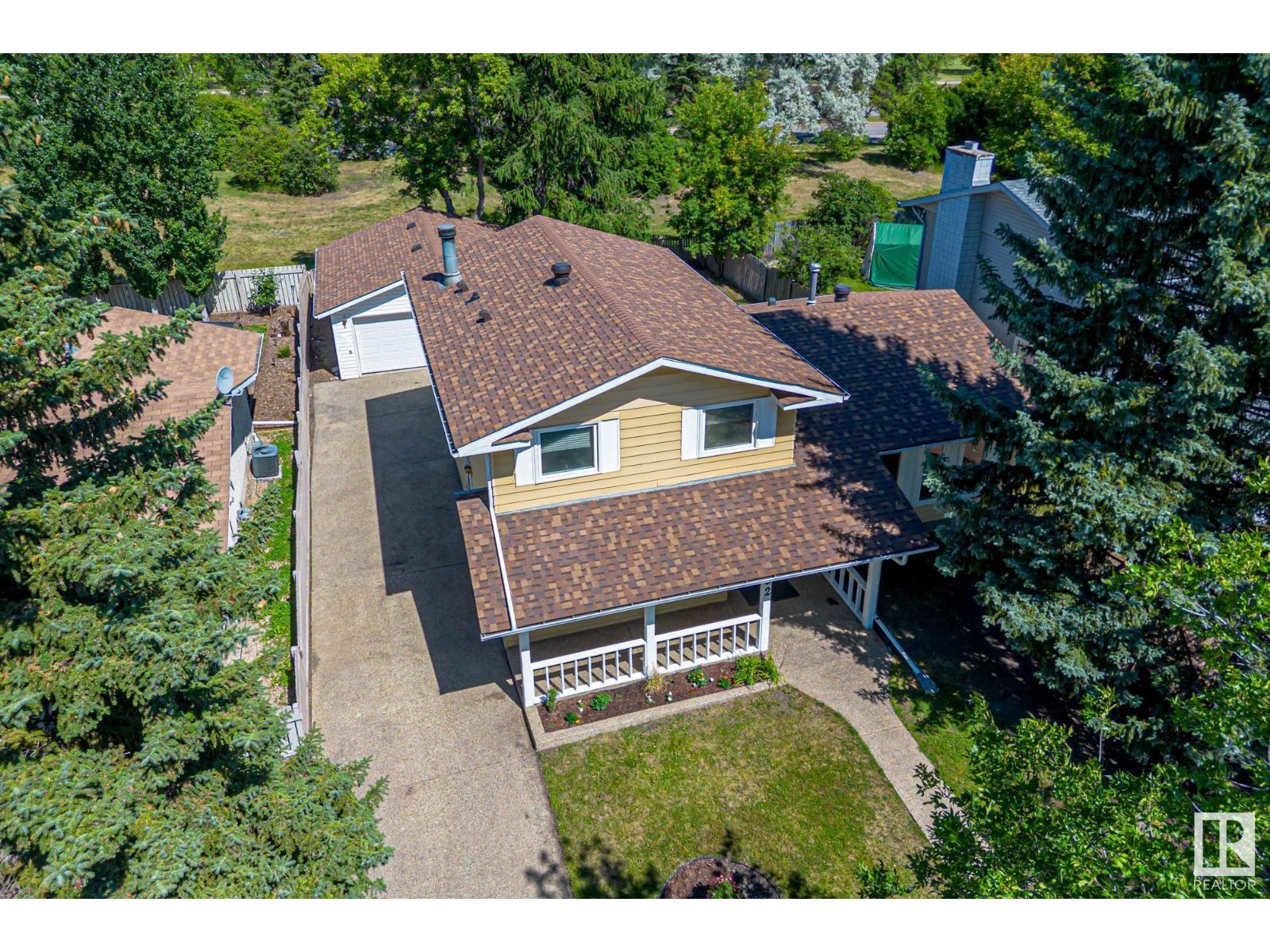 Single Family House for Sale in  BUTTERFIELD CR St. Albert 