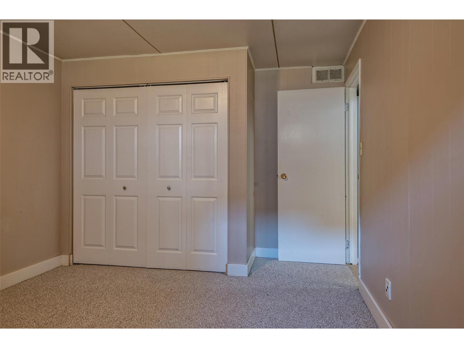 Photo 2 of 3704 40 Avenue, Vernon BC