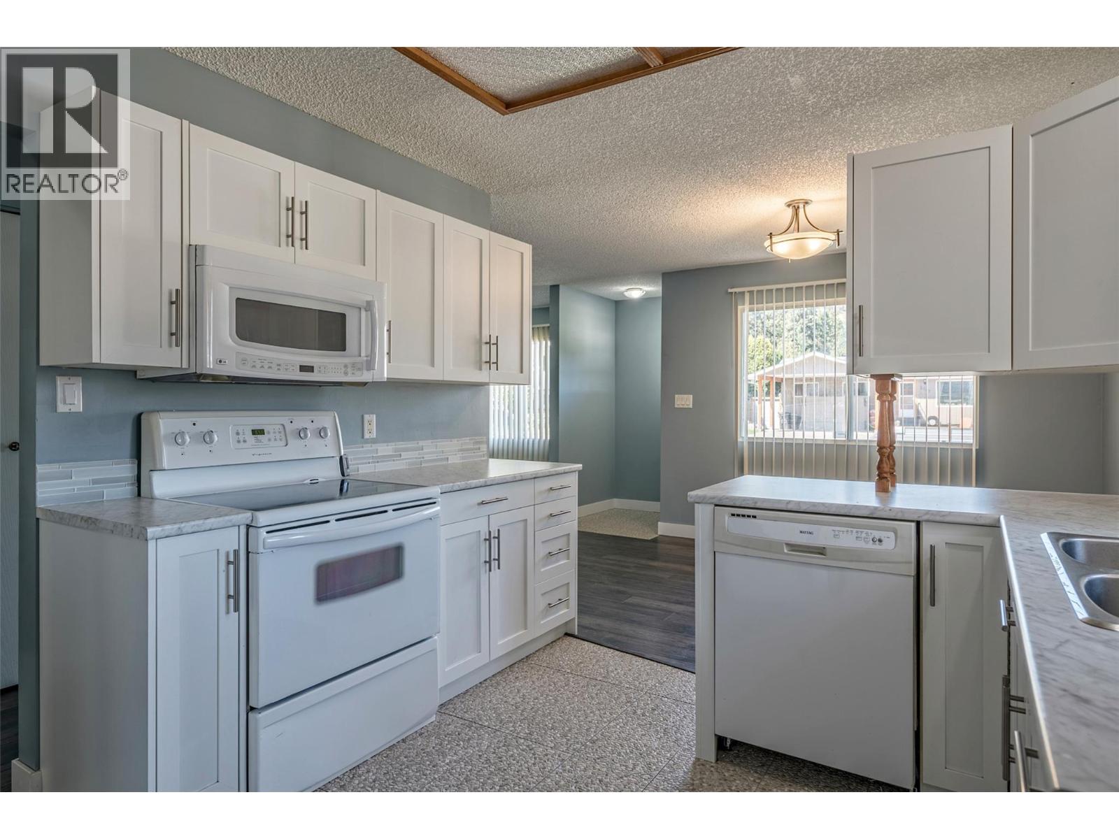Photo 30 of 3704 40 Avenue, Vernon BC