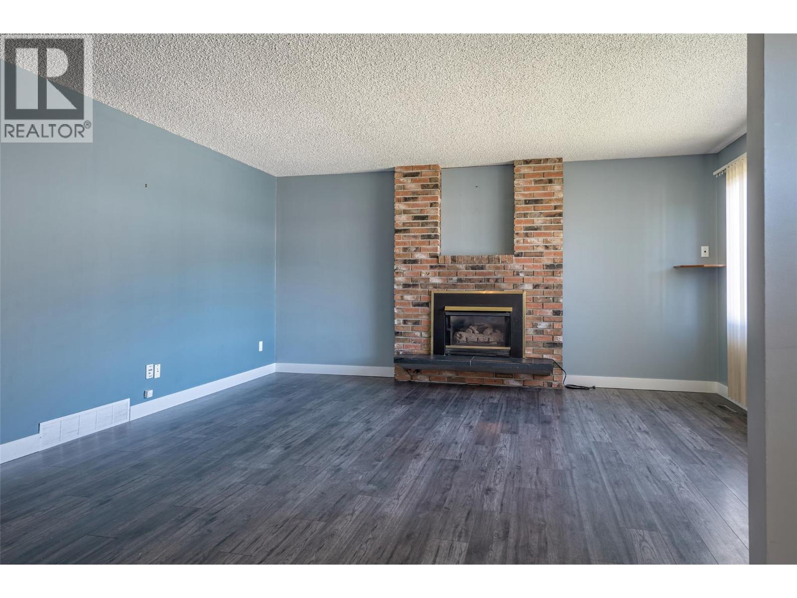 Photo 6 of 3704 40 Avenue, Vernon BC