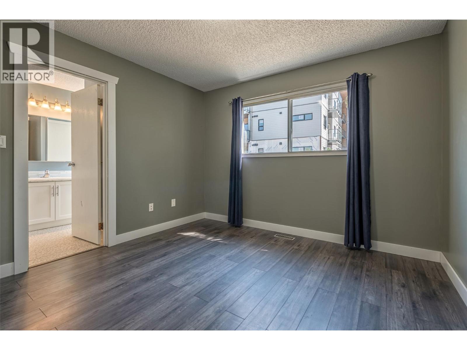 Photo 5 of 3704 40 Avenue, Vernon BC