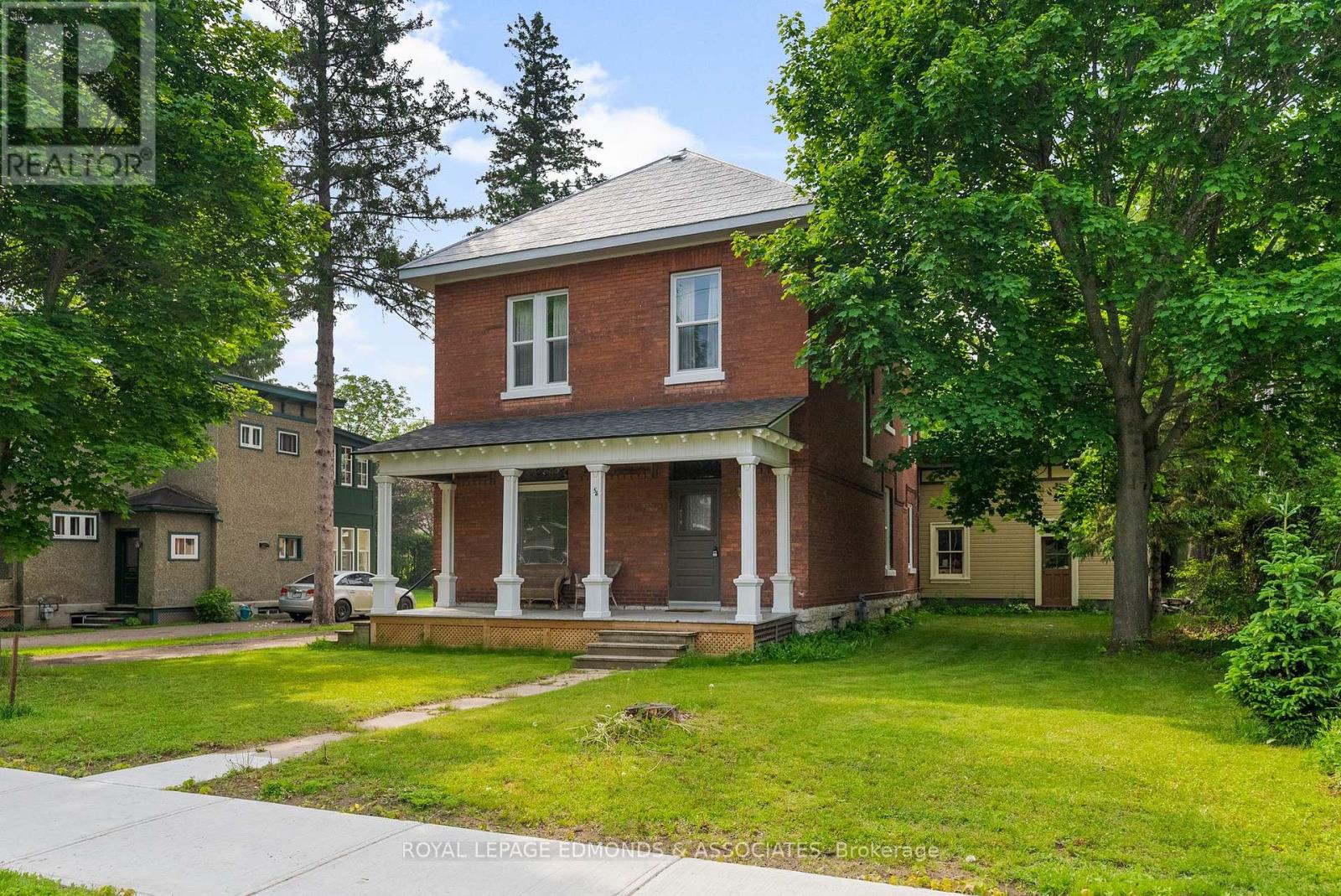 Photo 5 of 54 Isabella Street, Pembroke ON