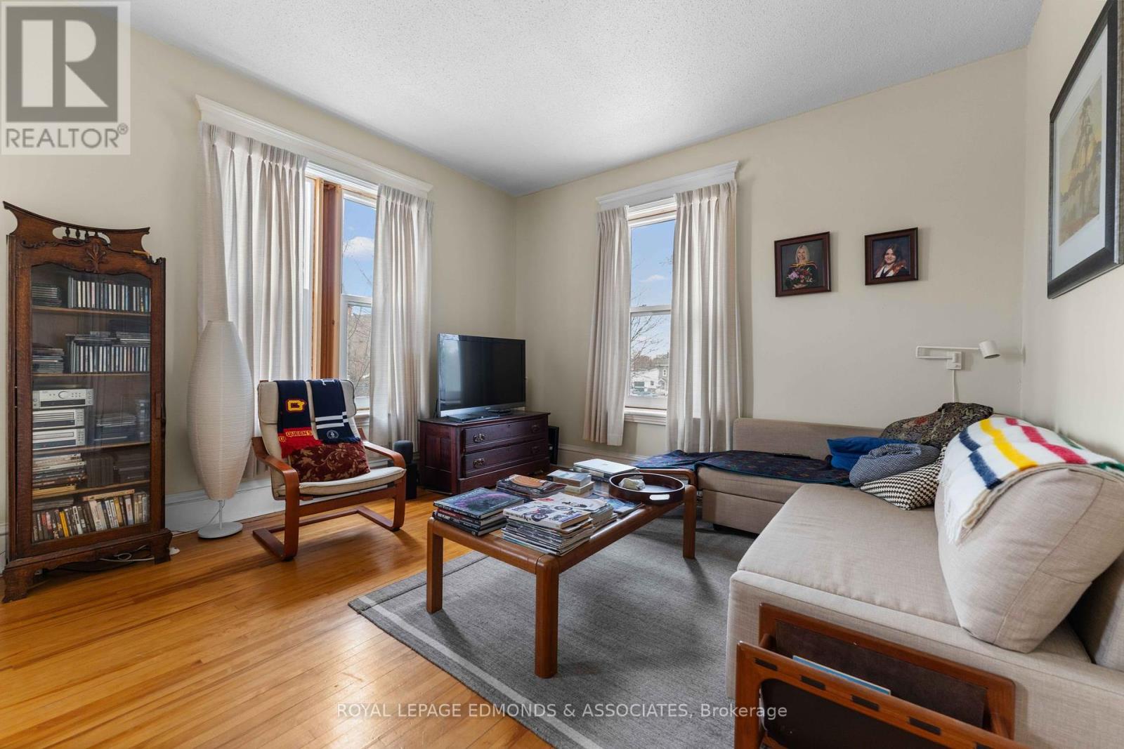 Photo 11 of 54 Isabella Street, Pembroke ON