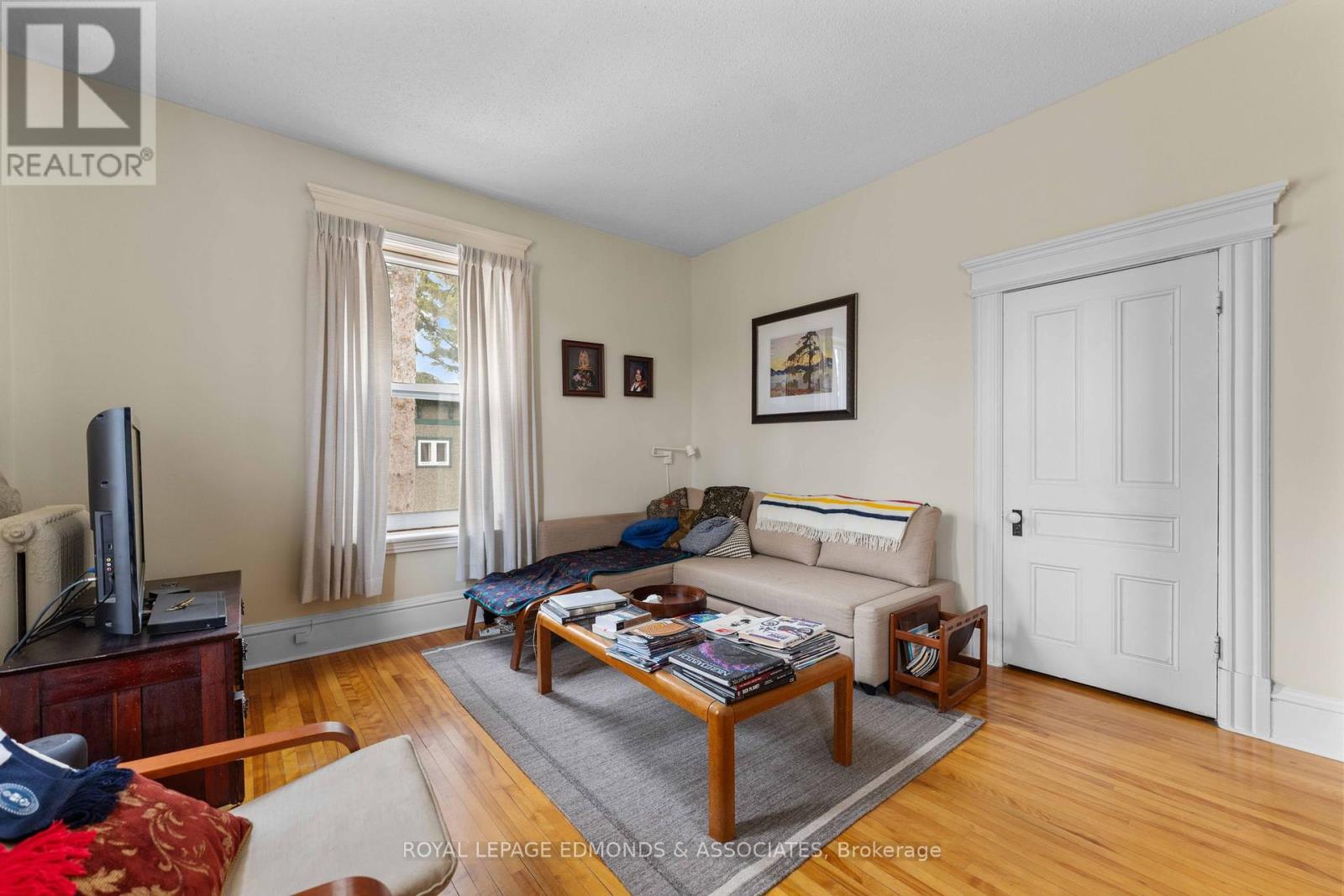 Photo 25 of 54 Isabella Street, Pembroke ON