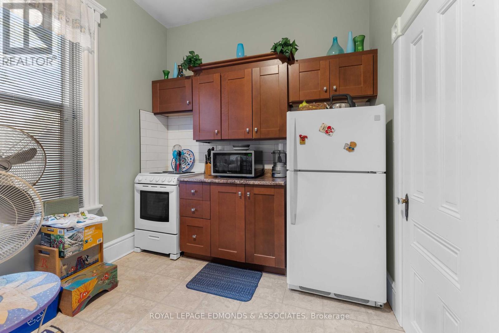 Photo 6 of 54 Isabella Street, Pembroke ON