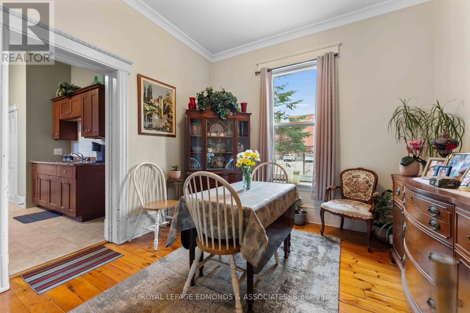 Photo 9 of 54 Isabella Street, Pembroke ON
