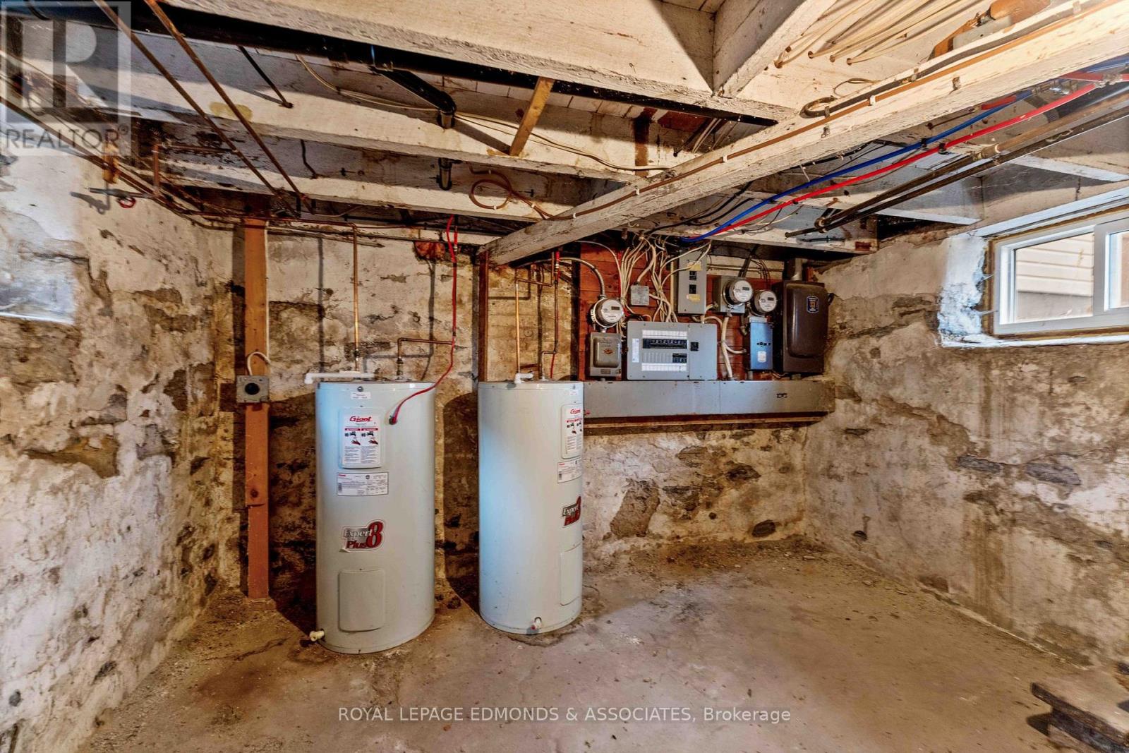 Photo 2 of 54 Isabella Street, Pembroke ON