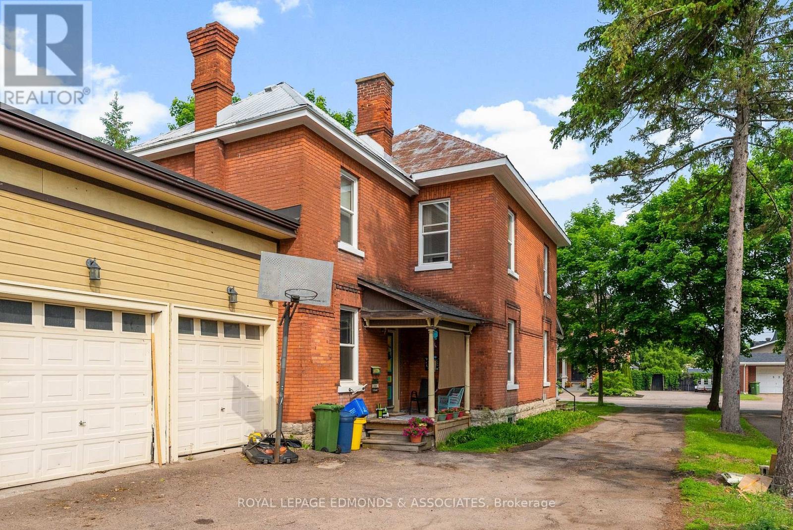 Photo 13 of 54 Isabella Street, Pembroke ON