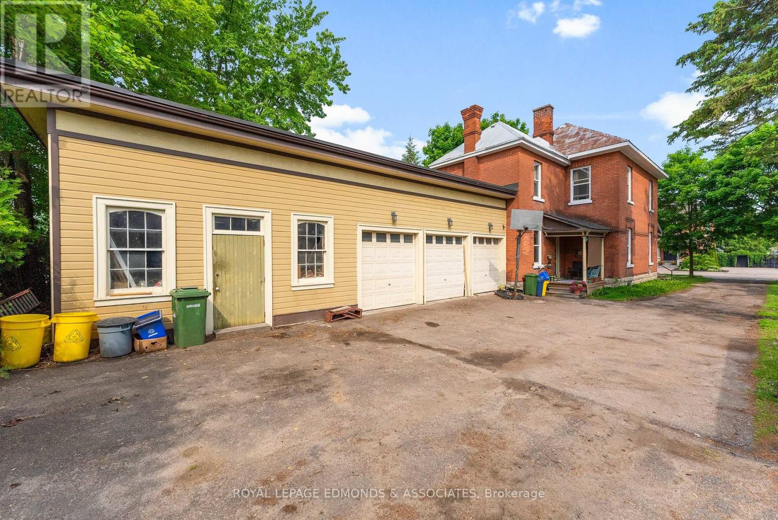 Photo 33 of 54 Isabella Street, Pembroke ON