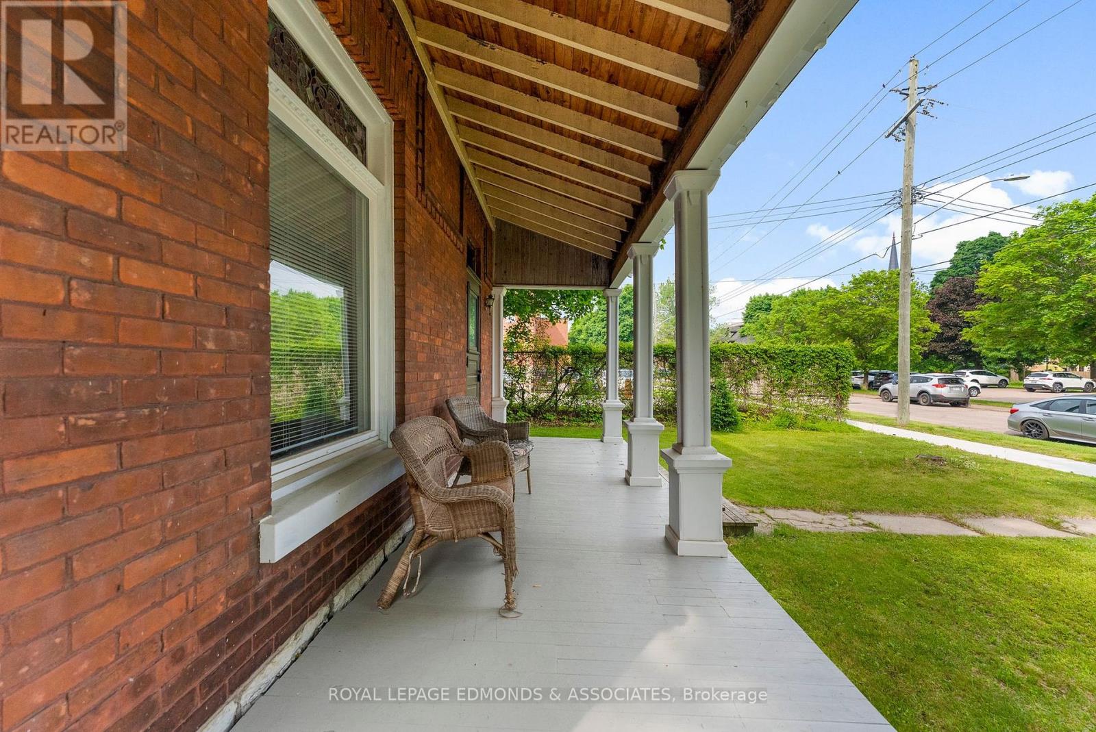 Photo 7 of 54 Isabella Street, Pembroke ON