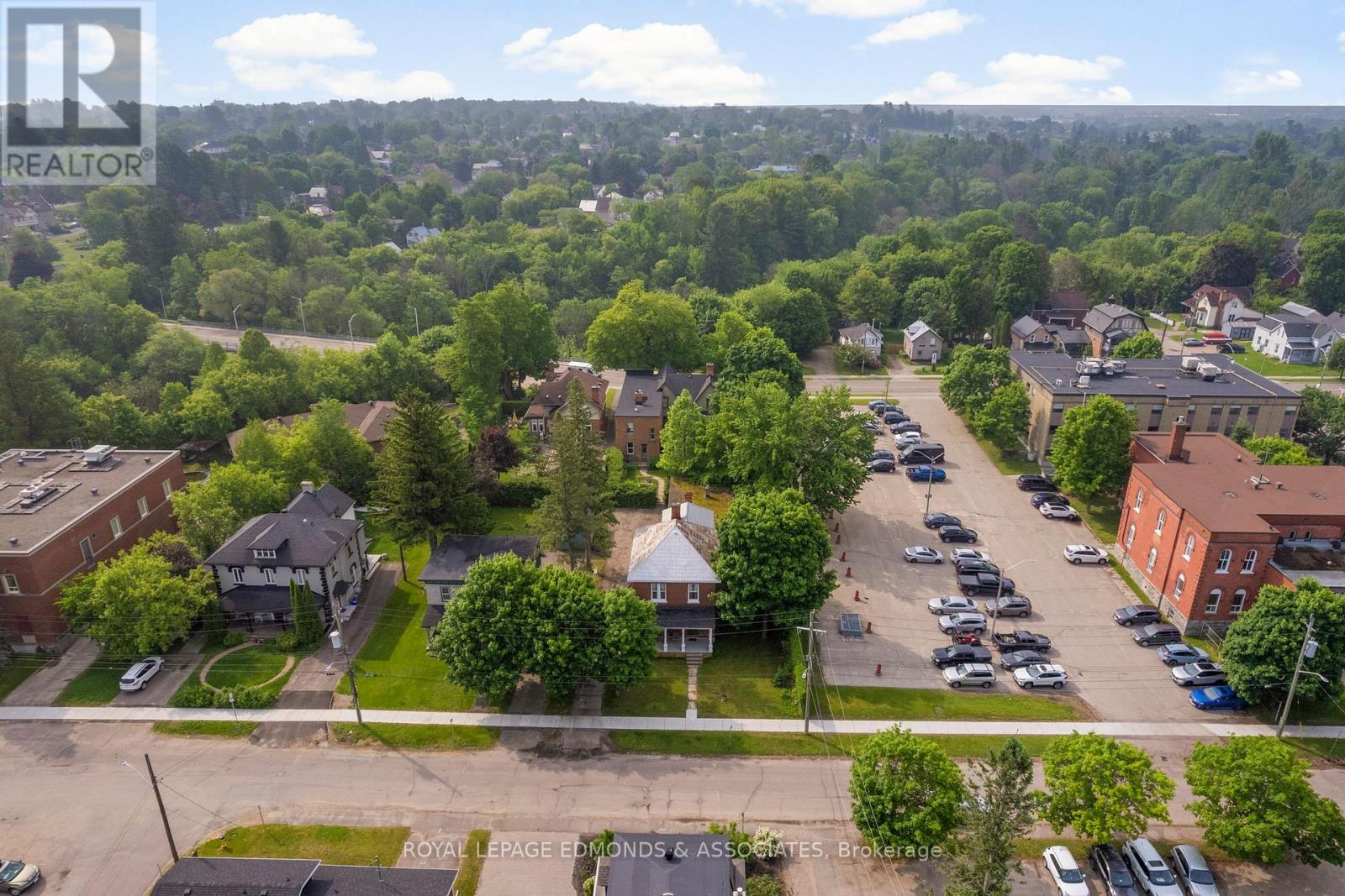 Photo 40 of 54 Isabella Street, Pembroke ON