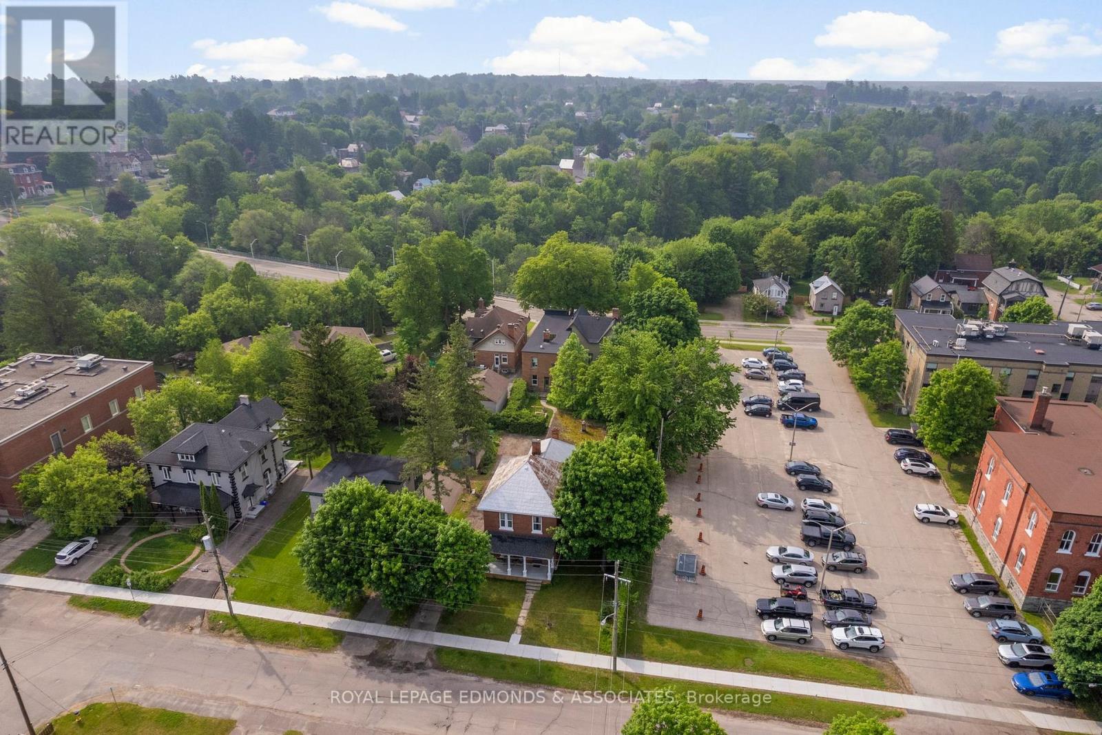 Photo 45 of 54 Isabella Street, Pembroke ON