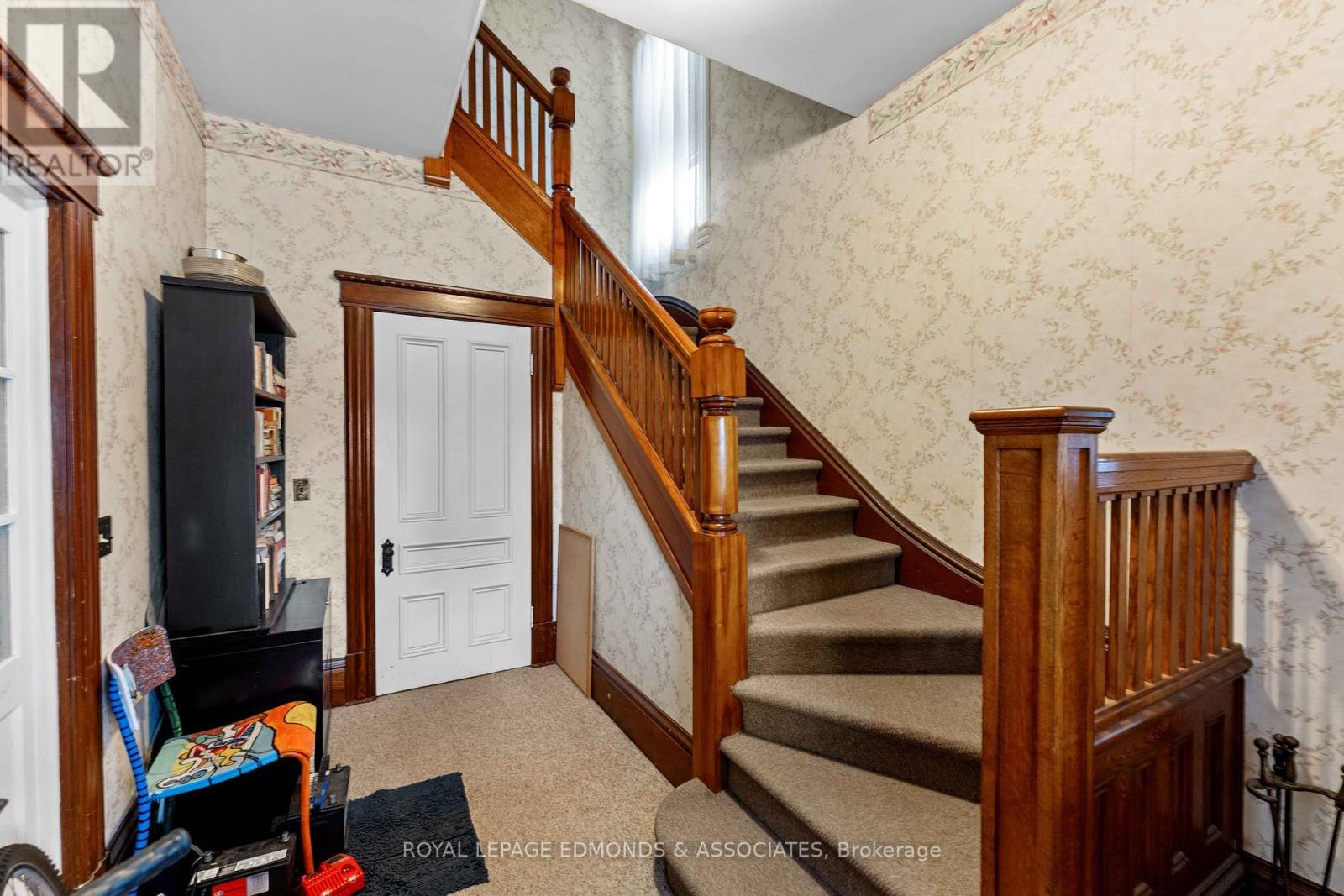 Photo 10 of 54 Isabella Street, Pembroke ON