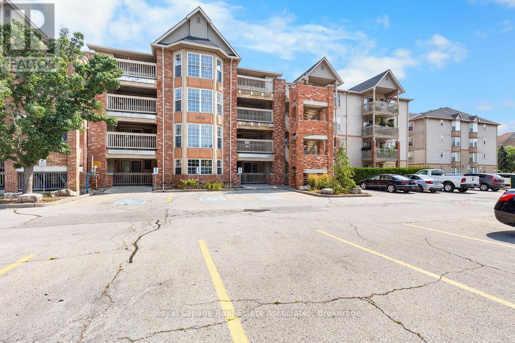 Photo 1 of 4013 Kilmer Avenue, Burlington ON