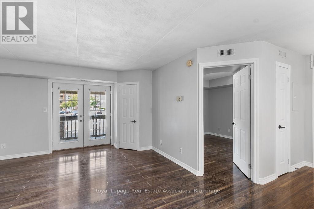 Photo 10 of 4013 Kilmer Avenue, Burlington ON
