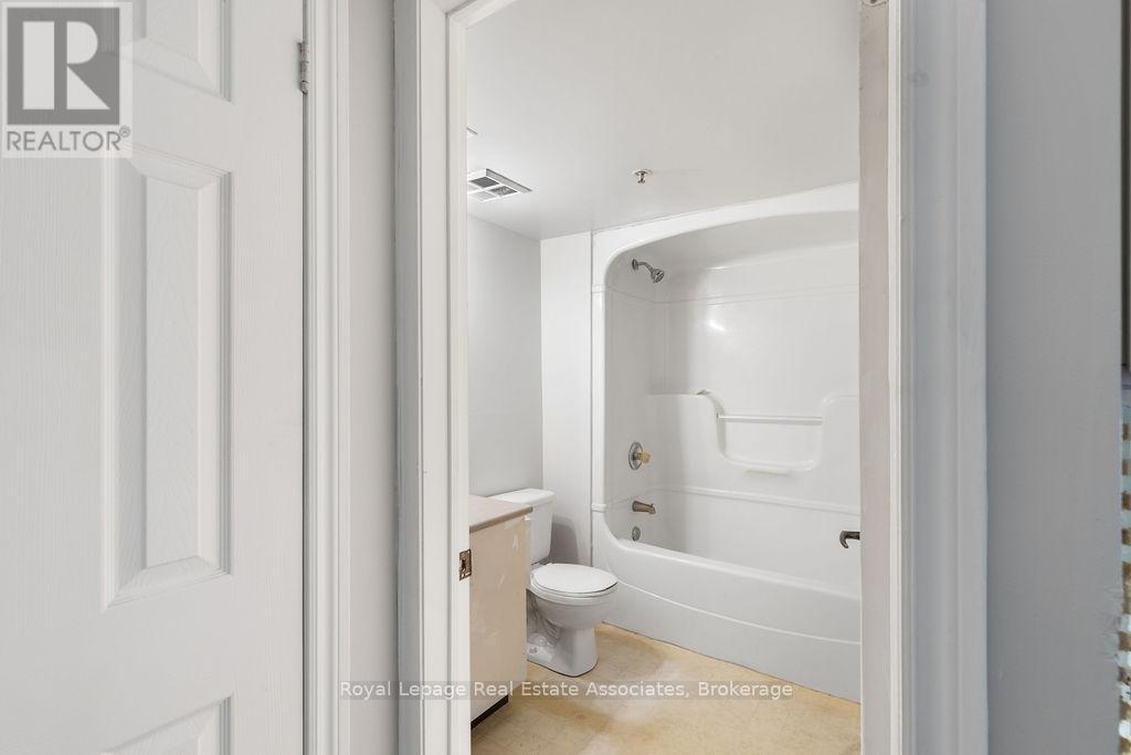 Photo 17 of 4013 Kilmer Avenue, Burlington ON