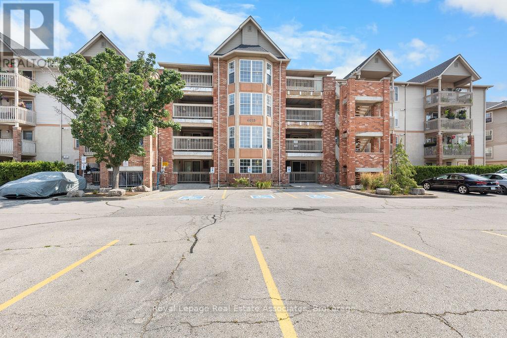 Photo 2 of 4013 Kilmer Avenue, Burlington ON