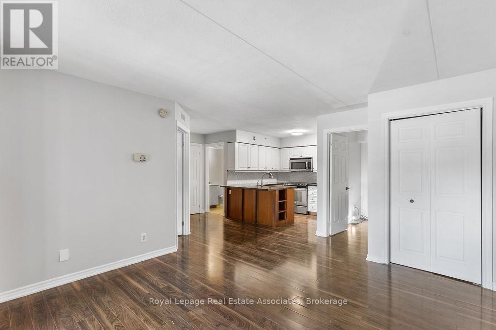 Photo 7 of 4013 Kilmer Avenue, Burlington ON