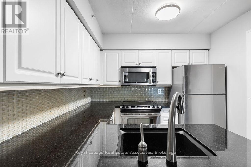 Photo 9 of 4013 Kilmer Avenue, Burlington ON
