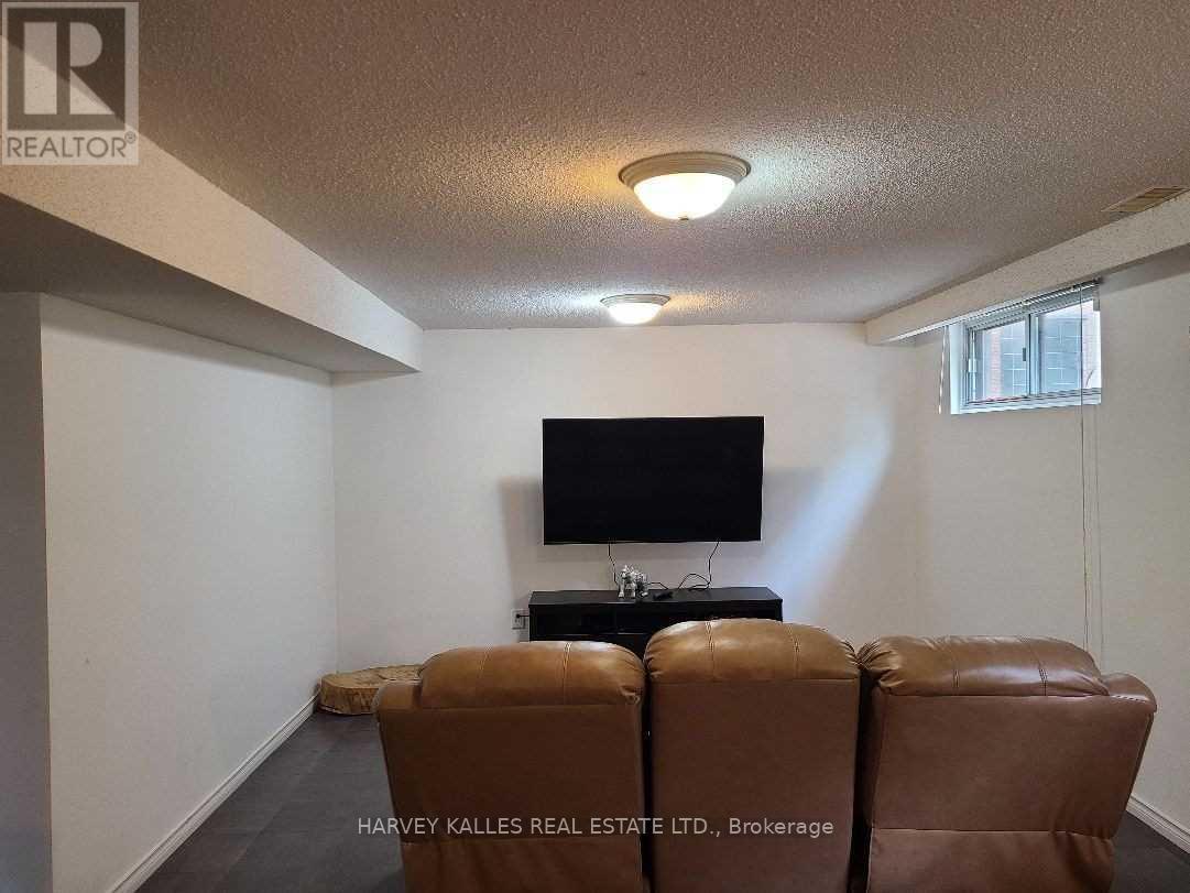 Photo 5 of Lower 2379 Hensall Street, Mississauga ON